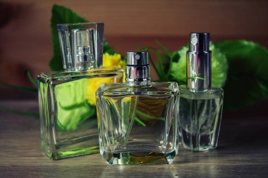 farklı parfüm şişeleri