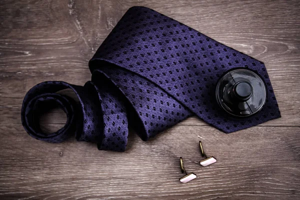 ネクタイと香水します。 — ストック写真