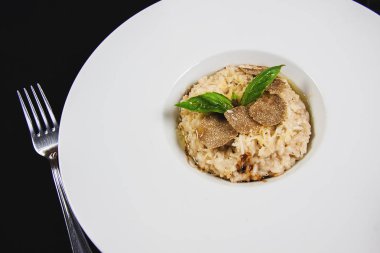 trüf mantarlı risotto