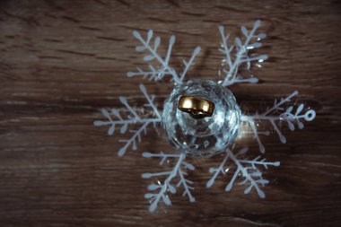 parfüm ve Noel süsleri