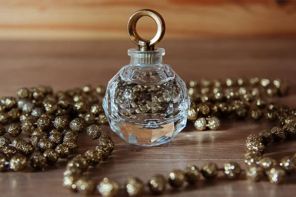 Parfum et perles d'or — Photo