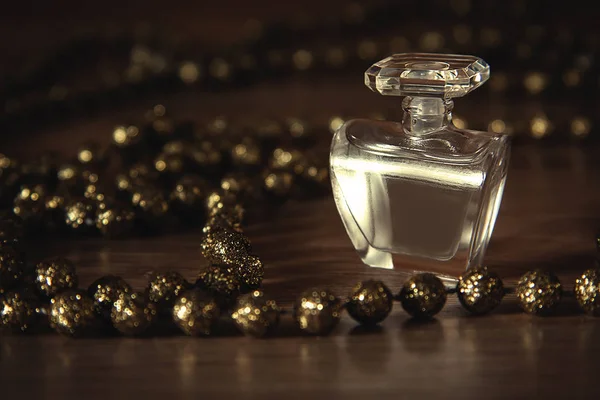 Małych kobiece perfumy — Zdjęcie stockowe