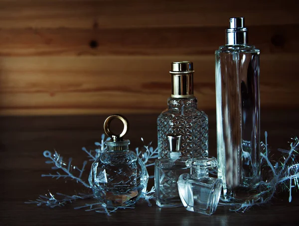 Verschiedene Parfümflaschen — Stockfoto