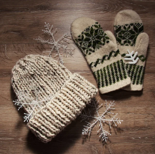 Knitted cap and mittens — Stock Photo, Image