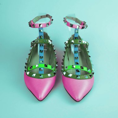 Beyaz arka plan üzerinde izole pembe Ayakkabı