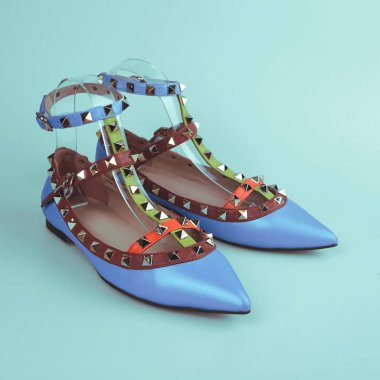 Kadın mavi ayakkabılar 