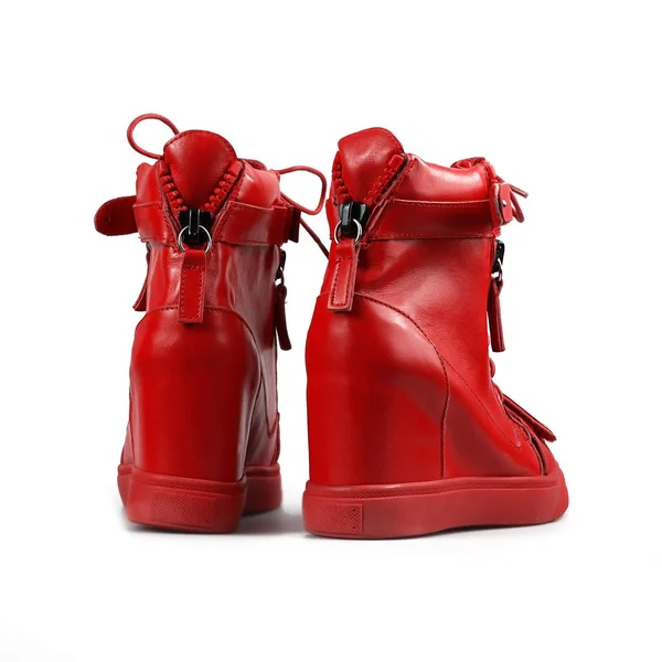 Rode vrouwelijke schoenen — Stockfoto