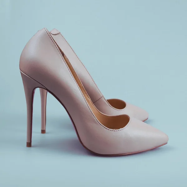 Beżowe buty kobiece — Zdjęcie stockowe