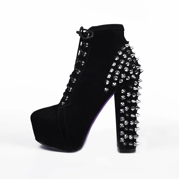 Vrouwelijke zwarte schoenen over Wit — Stockfoto