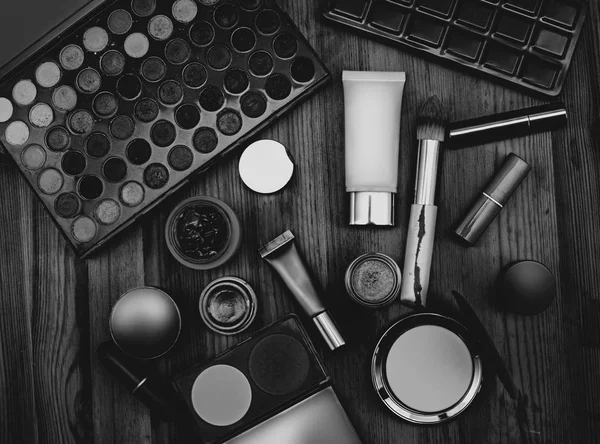 Verzameling van professionele vrouwelijke cosmetica — Stockfoto