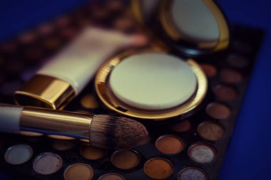 Dekoratif kozmetik kümesi