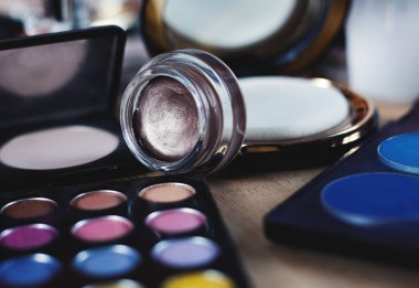 Dekoratif kozmetik kümesi