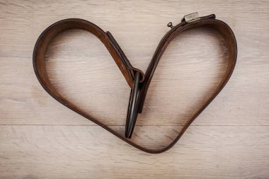 kahverengi deri kayış