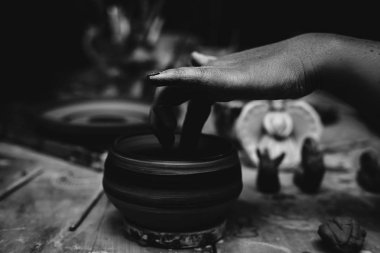 bir çömlekçi işyeri