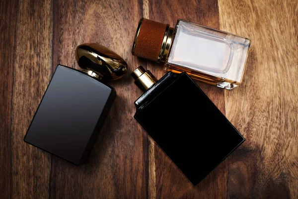 Frascos de vidrio de perfume masculino — Foto de Stock