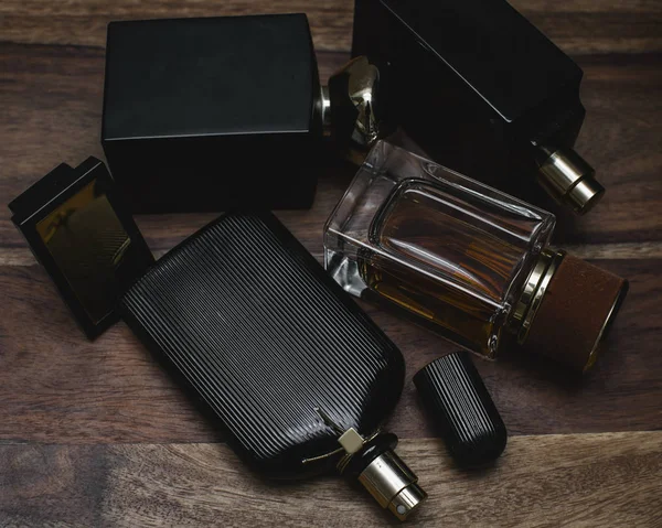 Botol parfum yang berbeda — Stok Foto