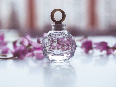 çiçeklerle parfüm