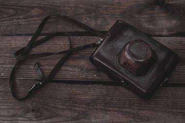 Retro kamera deri çanta