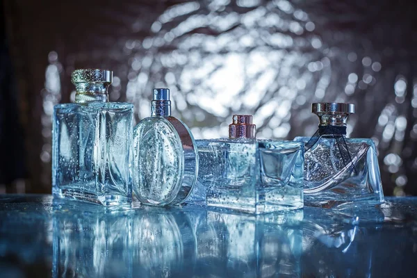 Různé lahvičky parfémů — Stock fotografie