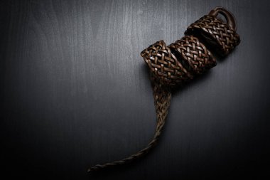 kahverengi deri kayış