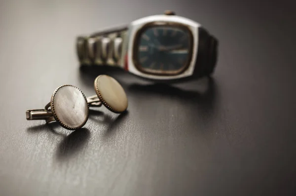 Accesorios para hombres. Puño y reloj — Foto de Stock