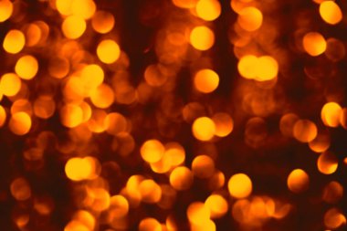 Doğal bokeh ve parlak altın ışıklarla şenlikli arka plan