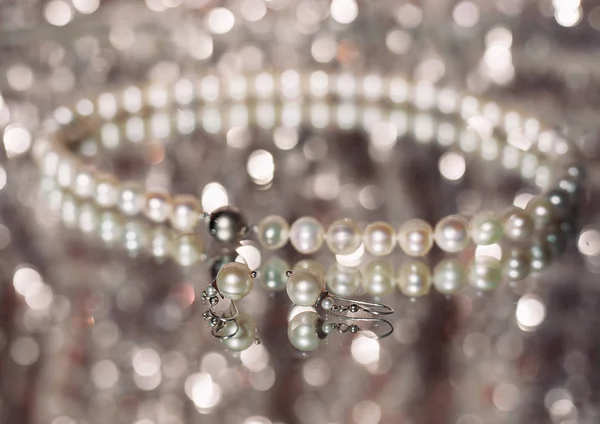 珍珠项链和耳环 — 图库照片