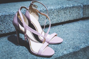 pembe topuklu ayakkabı yaz 