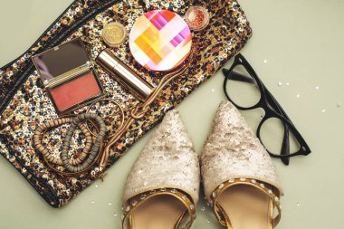 Kadın kozmetik ve aksesuarları 