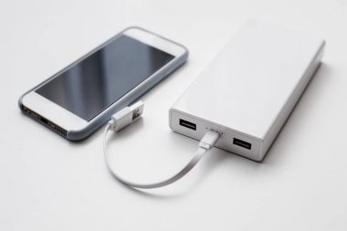 Smartphone ve güç banka kavramı
