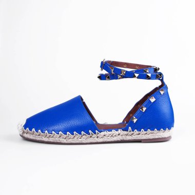 kadın mavi ayakkabılar beyaz üzerinde