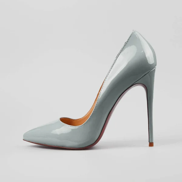 Női kék magas sarkú cipők felső szürke — Stock Fotó