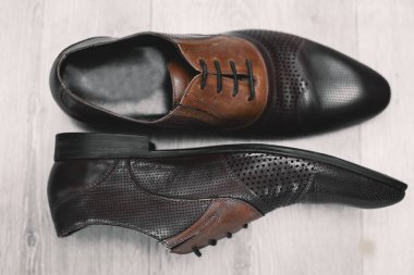 Erkek klasik kahverengi deri ayakkabı