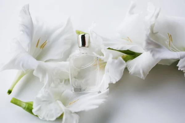Small perfume with white flowers — Stock Photo, Image
