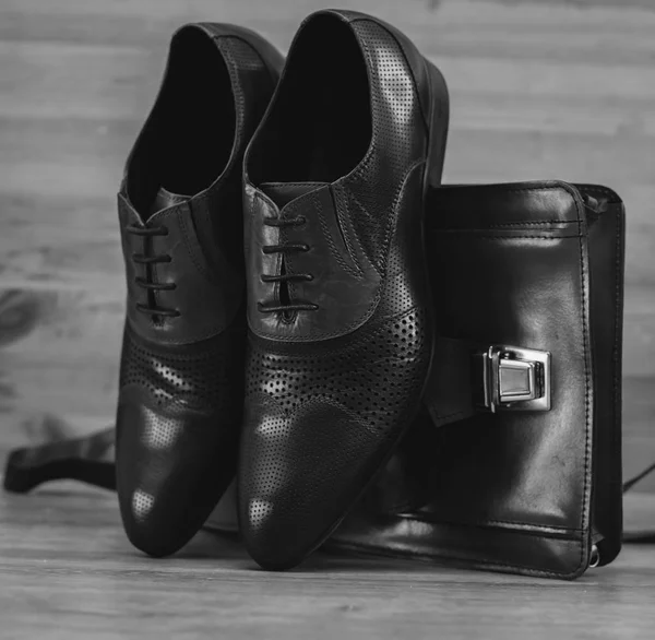 Erkek Ayakkabı ve çanta İtalyan deri — Stok fotoğraf