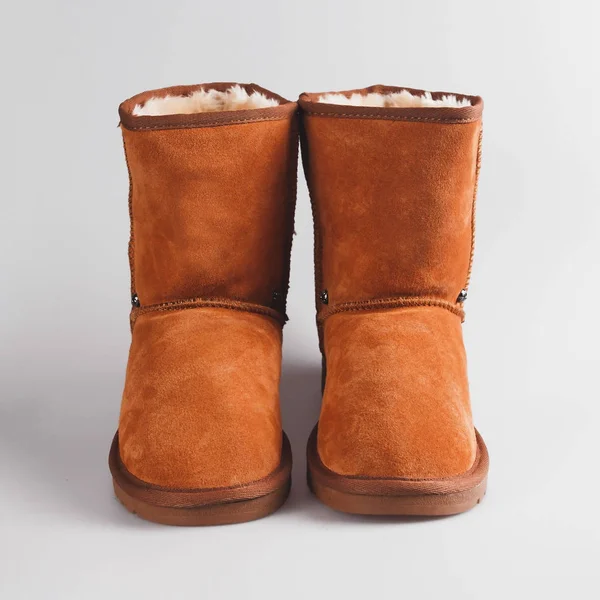 Botas de inverno da moda isolado no fundo branco — Fotografia de Stock