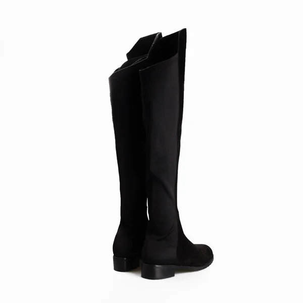 Bottes noires femelles hautes sur fond blanc — Photo