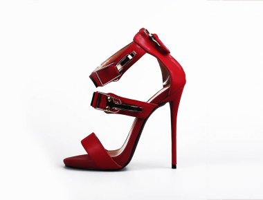 Beyaz arka planda kadın kırmızı Ayakkabı Yaz