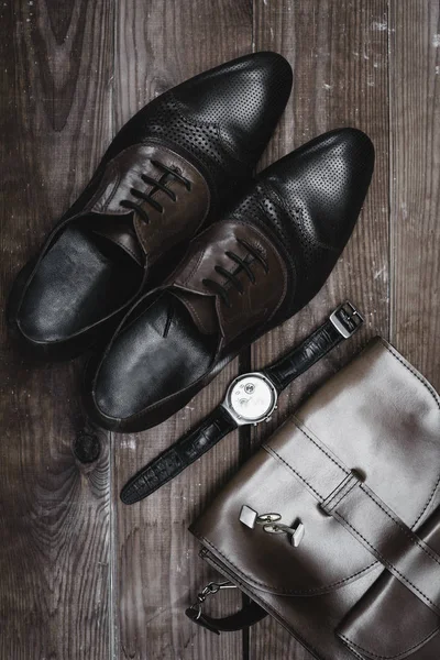 Scarpe moda con orologio e borsetta — Foto Stock