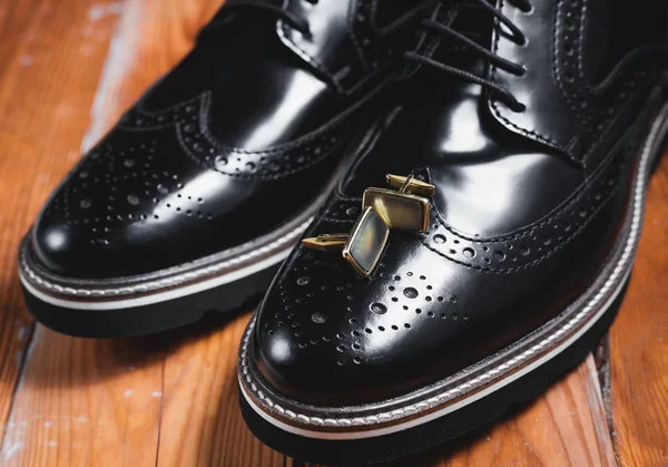 Wedding man's accessories. Black shoes with cuff — Stock Photo, Image