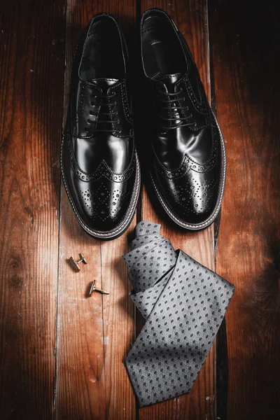 Accessoires de mode homme : chaussures avec manchette et parfum — Photo