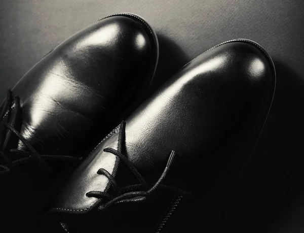 Cuero para hombre zapatos marrones — Foto de Stock