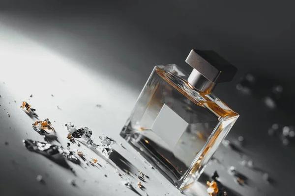 Parfum galben elegant — Fotografie, imagine de stoc