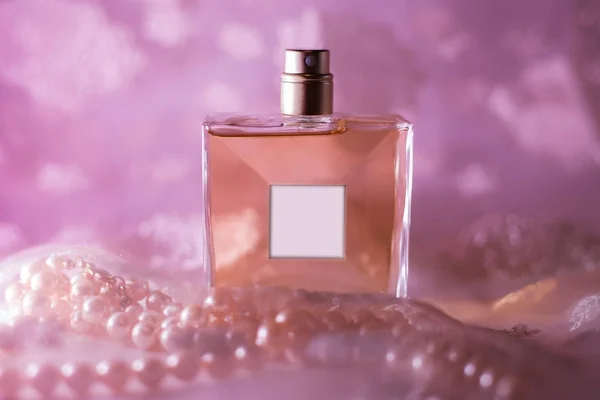Elegancka różowa flakonu — Zdjęcie stockowe