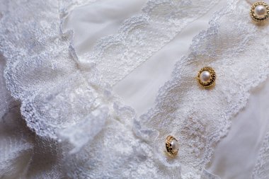 Beyaz ayiklama elbise