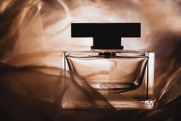 Női parfümös üveg — Stock Fotó