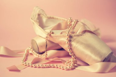 pembe bir arka plan üzerinde bale pointe Ayakkabı