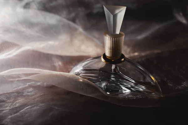 Ženské parfémy láhev — Stock fotografie