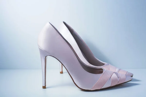 Moda femenina zapatos rosados — Foto de Stock