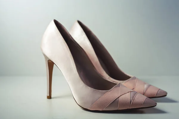 Kvinnelige moterosa sko – stockfoto